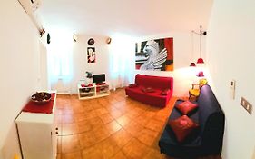 The Hatter'S Venice Apartment
